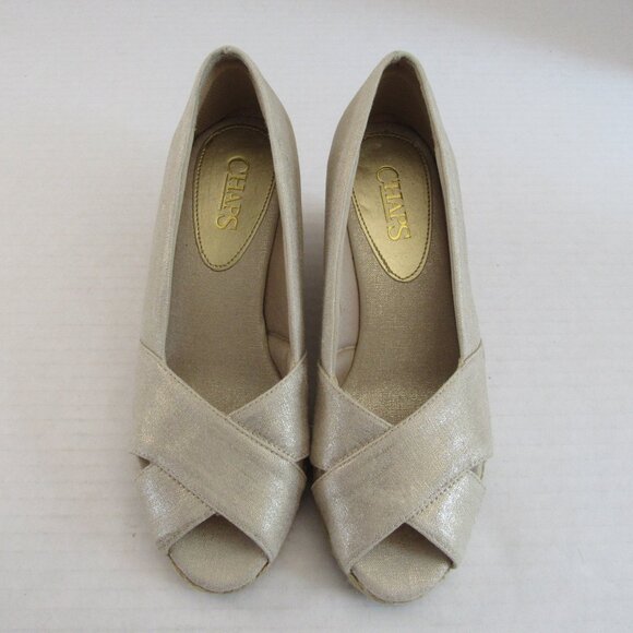 Chaps Metallic Gold Peep Toe Slip On Wedge Espadrilles Dakoda Sandals Size 6B - Picture 1 of 10